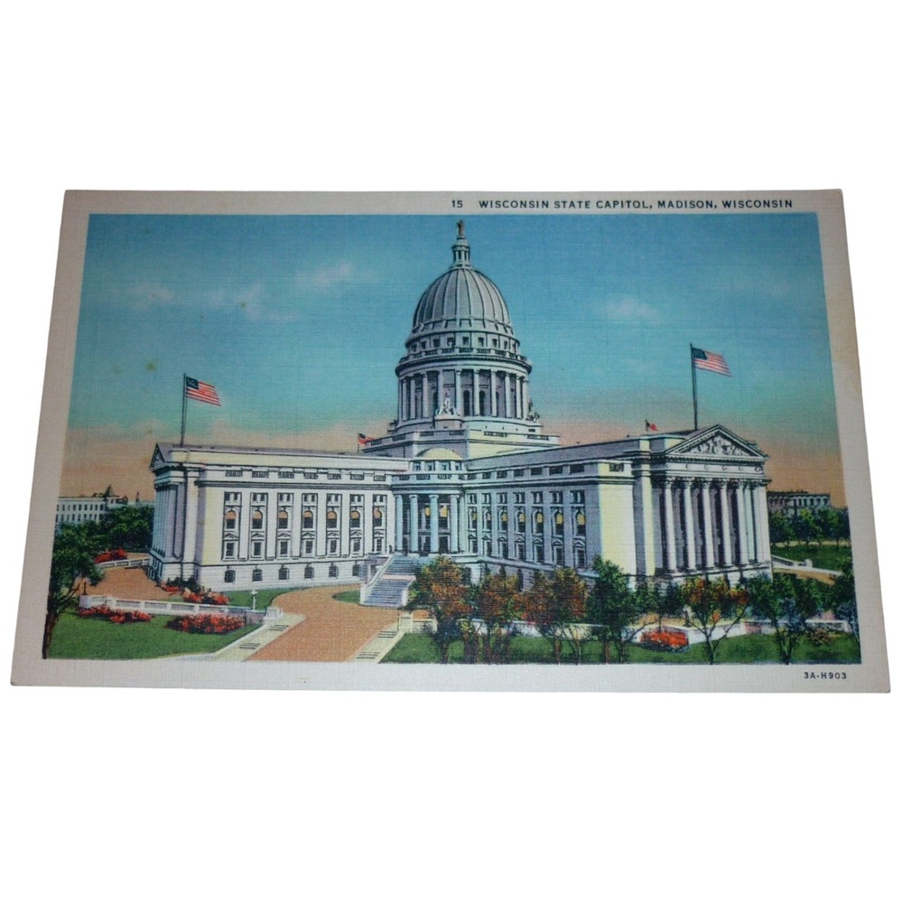 Vintage Wisconsin‎ State Capitol Madison WI Linen Postcard 3A-H903 Unposted